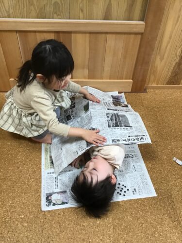 新聞紙あそび